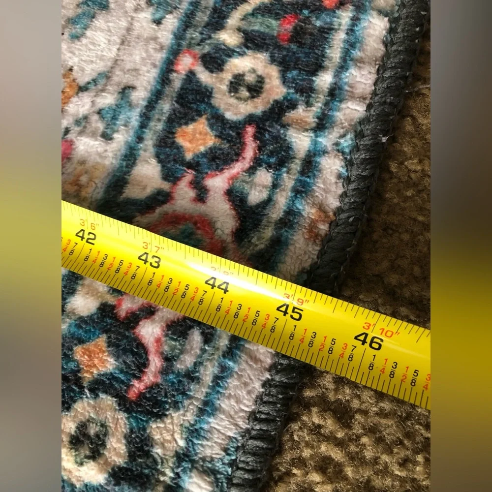 Vtg Oriental Área Rug Multi Color Floral 67.5 X 45” Médium Light Weight Wool??